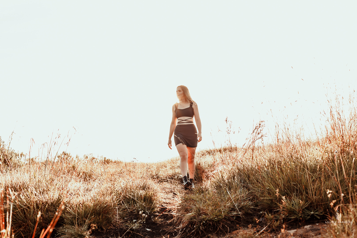 ensaio-de-15-anos-serra-do-rio-do-rastro-fotógrafa-de-santa-catarina-vestido-preto-fotógrafos-de-santa-catarina-fotógrafa-de-lauro-muller-fotógrafos-de-lauro-muller-fotógrafa-de-15-anos