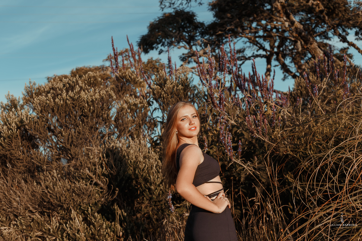 ensaio-de-15-anos-serra-do-rio-do-rastro-fotógrafa-de-santa-catarina-vestido-preto-fotógrafos-de-santa-catarina-fotógrafa-de-lauro-muller-fotógrafos-de-lauro-muller-fotógrafa-de-15-anos