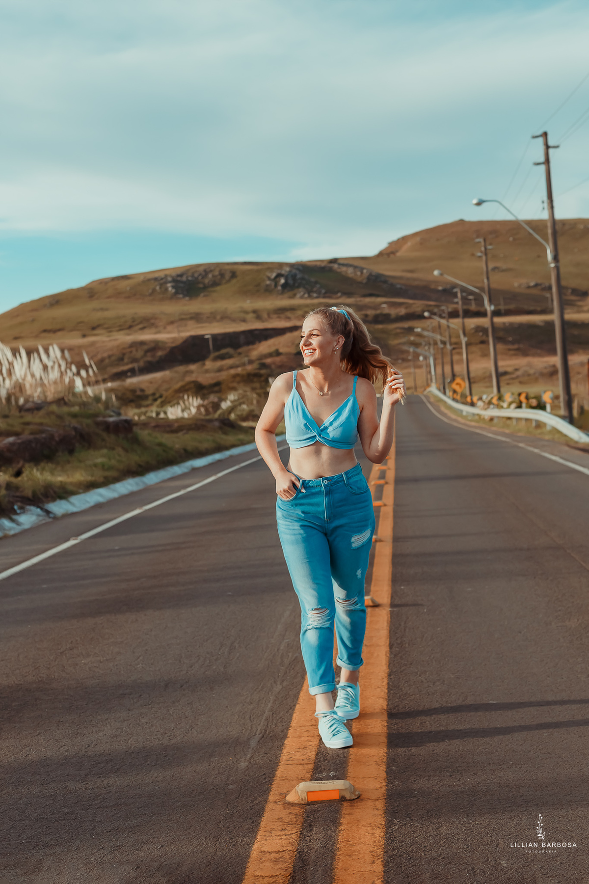ensaio-de-15-anos-serra-do-rio-do-rastro-fotógrafa-de-santa-catarina-cropped-azul-calça-jeans-fotógrafos-de-santa-catarina-fotógrafa-de-lauro-muller-fotógrafos-de-lauro-muller-fotógrafa-de-15-anos