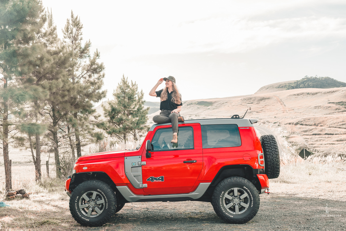 ensaio-de-15-anos-serra-do-rio-do-rastro-fotógrafa-de-santa-catarina-cropped-preto-calça-verde-escuro-jeep-troller-fotógrafos-de-santa-catarina-fotógrafa-de-lauro-muller-fotógrafos-de-lauro-muller-fotógrafa-de-15-anos