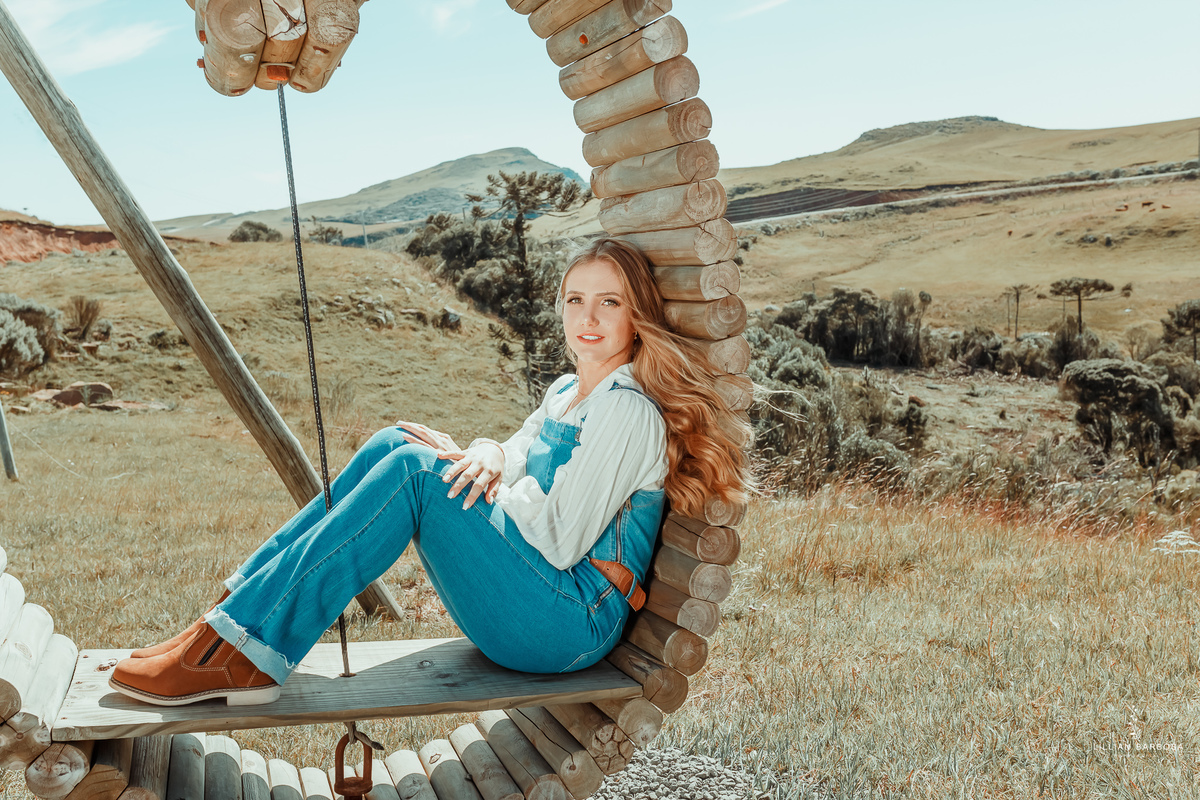 ensaio-de-15-anos-serra-do-rio-do-rastro-fotógrafa-de-santa-catarina-pousada-luar-dos-canions-camisa-branca-macacão-jeans-fotógrafos-de-santa-catarina-fotógrafa-de-lauro-muller-fotógrafos-de-lauro-muller-fotógrafa-de-15-anos
