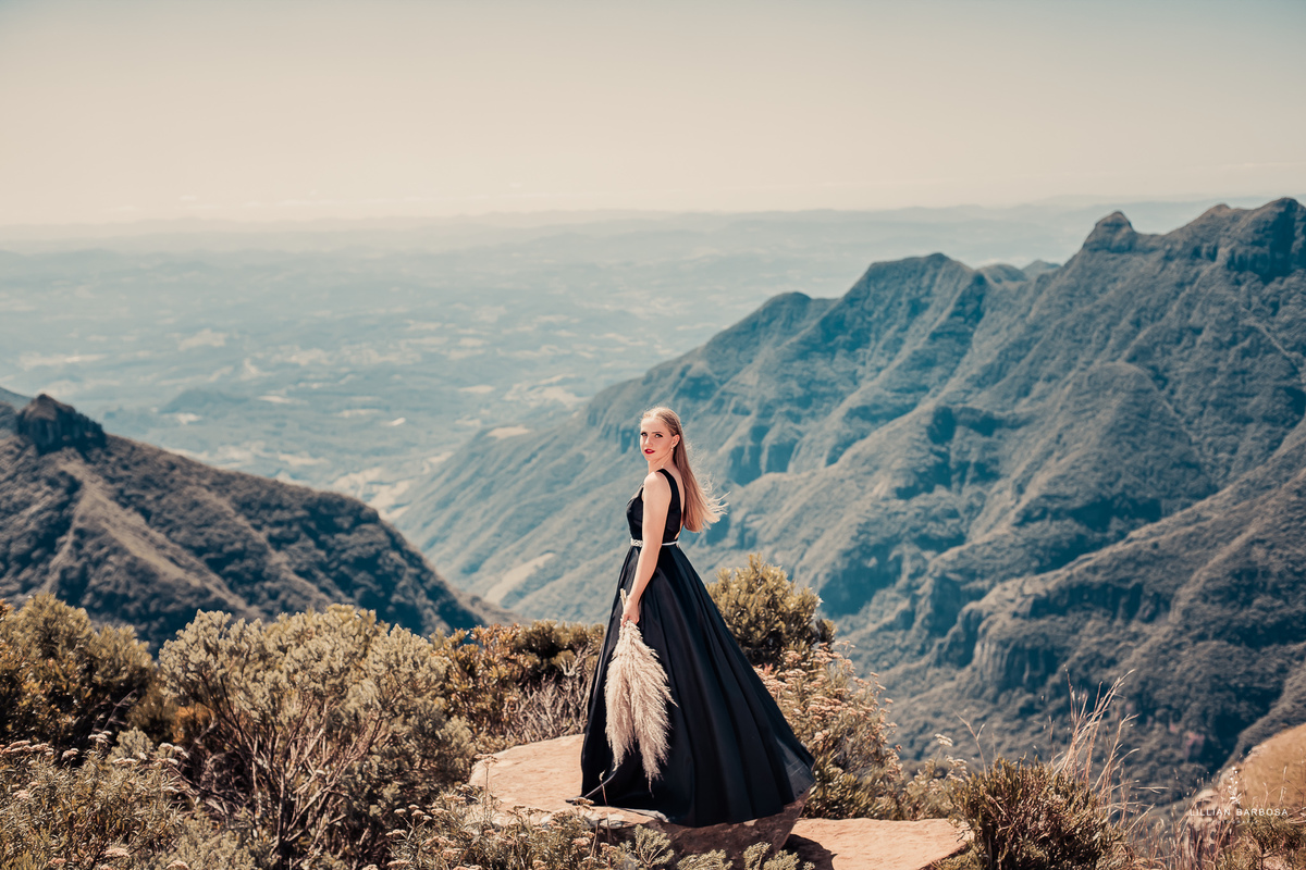 ensaio-de-15-anos-serra-do-rio-do-rastro-fotógrafa-de-santa-catarina-vestido-preto-fotógrafos-de-santa-catarina-fotógrafa-de-lauro-muller-fotógrafos-de-lauro-muller-fotógrafa-de-15-anos