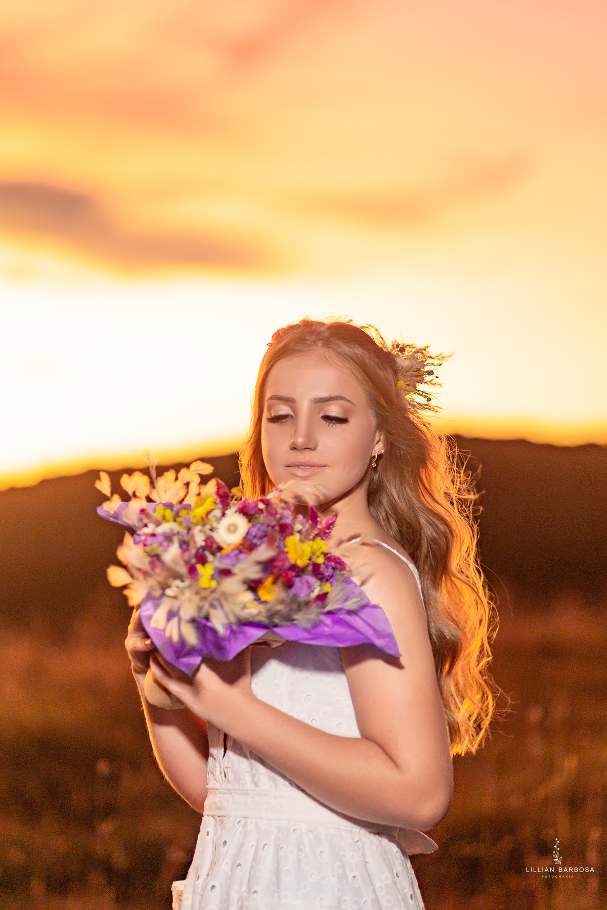 ensaio-de-15-anos-serra-do-rio-do-rastro-fotógrafa-de-santa-catarina-vestido-branco-buquê-de-flores-fotógrafos-de-santa-catarina-fotógrafa-de-lauro-muller-fotógrafos-de-lauro-muller-fotógrafa-de-15-anos