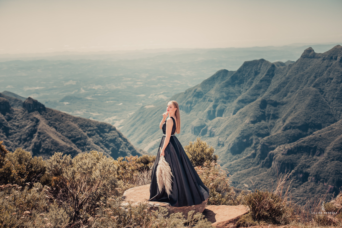 ensaio-de-15-anos-serra-do-rio-do-rastro-fotógrafa-de-santa-catarina-vestido-preto-fotógrafos-de-santa-catarina-fotógrafa-de-lauro-muller-fotógrafos-de-lauro-muller-fotógrafa-de-15-anos