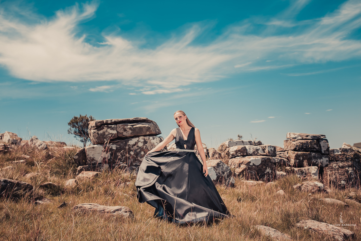 ensaio-de-15-anos-serra-do-rio-do-rastro-fotógrafa-de-santa-catarina-vestido-preto-fotógrafos-de-santa-catarina-fotógrafa-de-lauro-muller-fotógrafos-de-lauro-muller-fotógrafa-de-15-anos