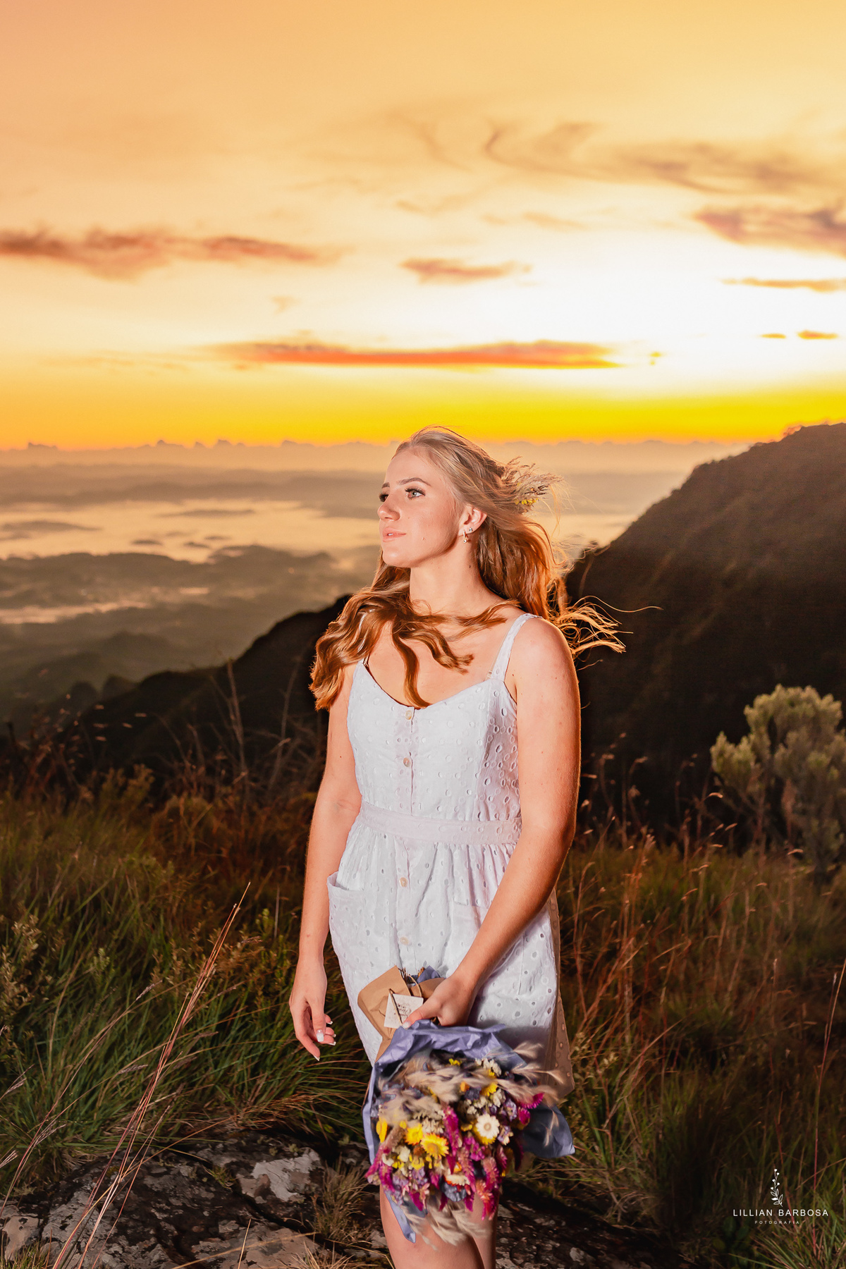 ensaio-de-15-anos-serra-do-rio-do-rastro-fotógrafa-de-santa-catarina-vestido-branco-fotógrafos-de-santa-catarina-fotógrafa-de-lauro-muller-fotógrafos-de-lauro-muller-fotógrafa-de-15-anos