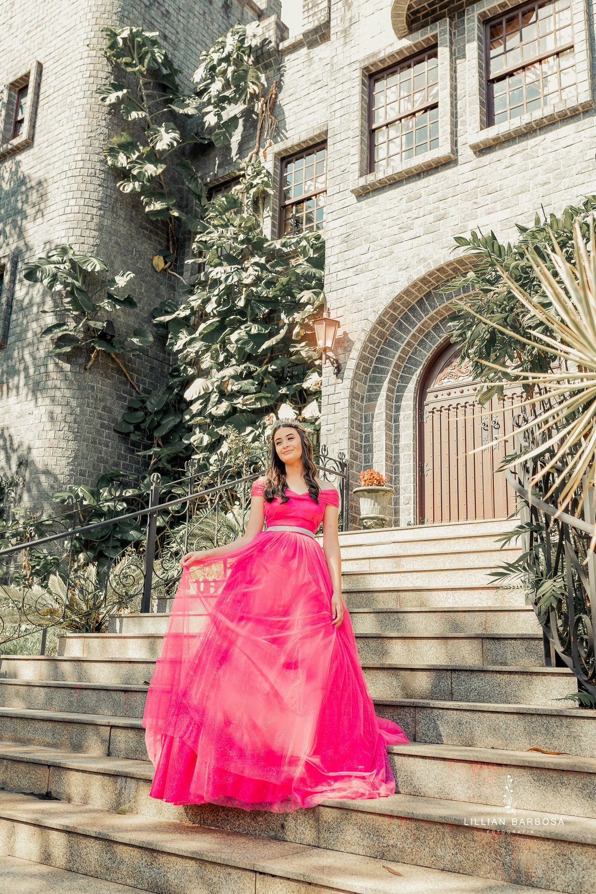 ensaio-de-15-anos-castelo-britanico-castelo-em-cocal-do-sul-castelo-em-santa-catarina-vestido-rosa-fotógrafa-de-santa-catarina-fotógrafos-de-santa-catarina-fotógrafa-de-lauro-muller-fotógrafos-de-lauro-muller-fotógrafa-de-15-anos