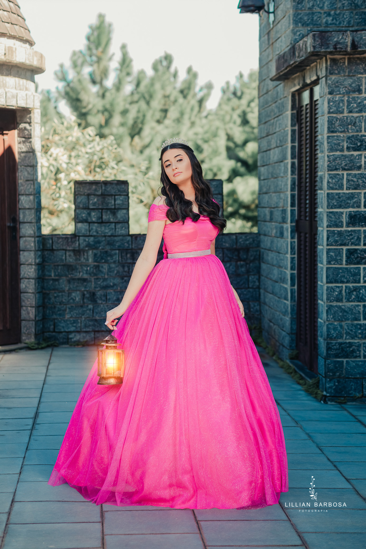 ensaio-de-15-anos-castelo-britanico-castelo-em-cocal-do-sul-castelo-em-santa-catarina-vestido-rosa-fotógrafa-de-santa-catarina-fotógrafos-de-santa-catarina-fotógrafa-de-lauro-muller-fotógrafos-de-lauro-muller-fotógrafa-de-15-anos