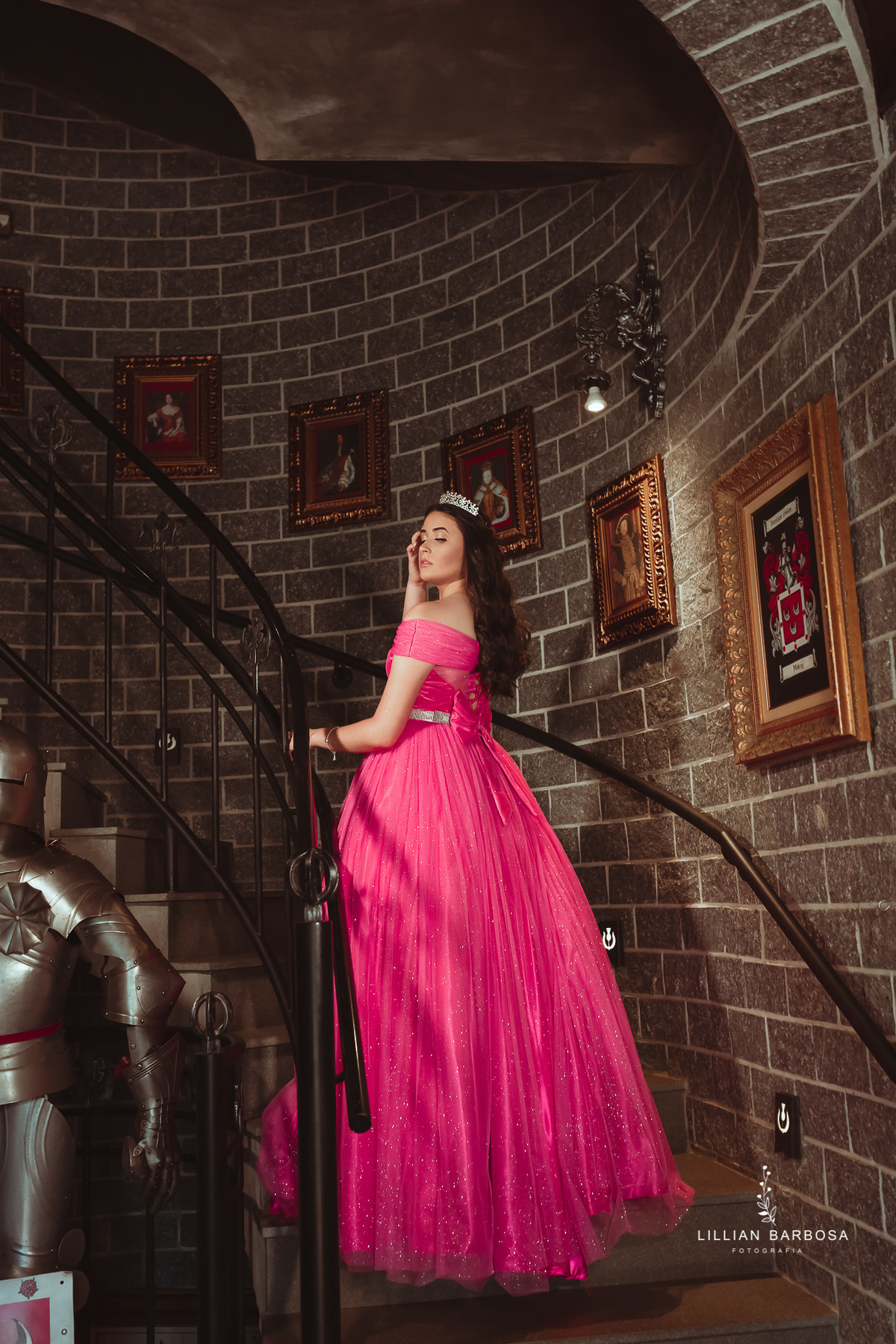 ensaio-de-15-anos-castelo-britanico-castelo-em-cocal-do-sul-castelo-em-santa-catarina-vestido-rosa-fotógrafa-de-santa-catarina-fotógrafos-de-santa-catarina-fotógrafa-de-lauro-muller-fotógrafos-de-lauro-muller-fotógrafa-de-15-anos
