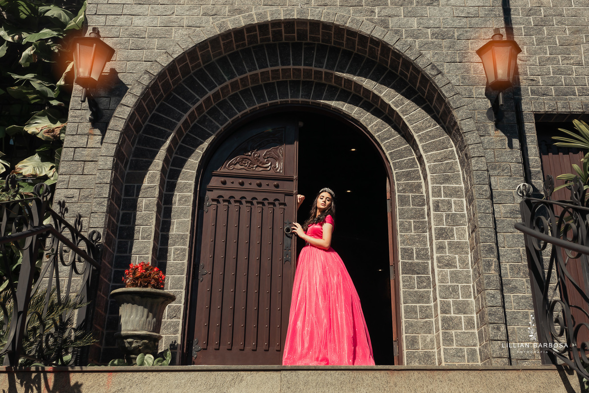 ensaio-de-15-anos-castelo-britanico-castelo-em-cocal-do-sul-castelo-em-santa-catarina-vestido-rosa-fotógrafa-de-santa-catarina-fotógrafos-de-santa-catarina-fotógrafa-de-lauro-muller-fotógrafos-de-lauro-muller-fotógrafa-de-15-anos