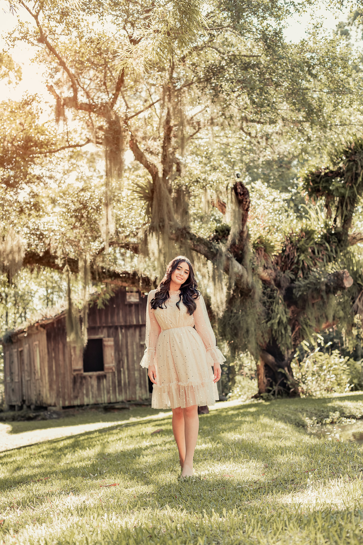 ensaio-de-15-anos-castelo-britanico-castelo-em-cocal-do-sul-castelo-em-santa-catarina-vestido-bege-fotógrafa-de-santa-catarina-fotógrafos-de-santa-catarina-fotógrafa-de-lauro-muller-fotógrafos-de-lauro-muller-fotógrafa-de-15-anos