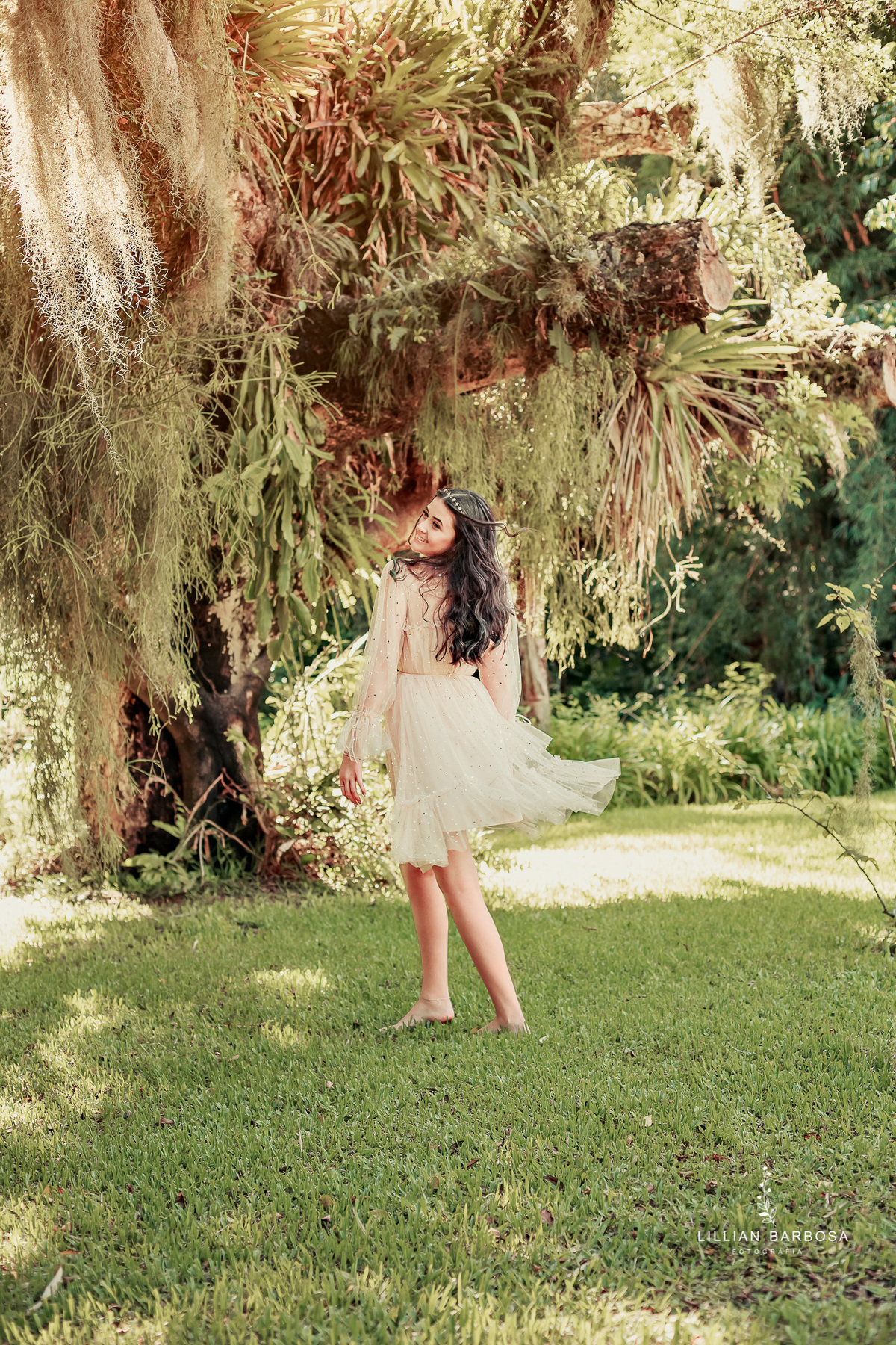 ensaio-de-15-anos-castelo-britanico-castelo-em-cocal-do-sul-castelo-em-santa-catarina-vestido-bege-fotógrafa-de-santa-catarina-fotógrafos-de-santa-catarina-fotógrafa-de-lauro-muller-fotógrafos-de-lauro-muller-fotógrafa-de-15-anos