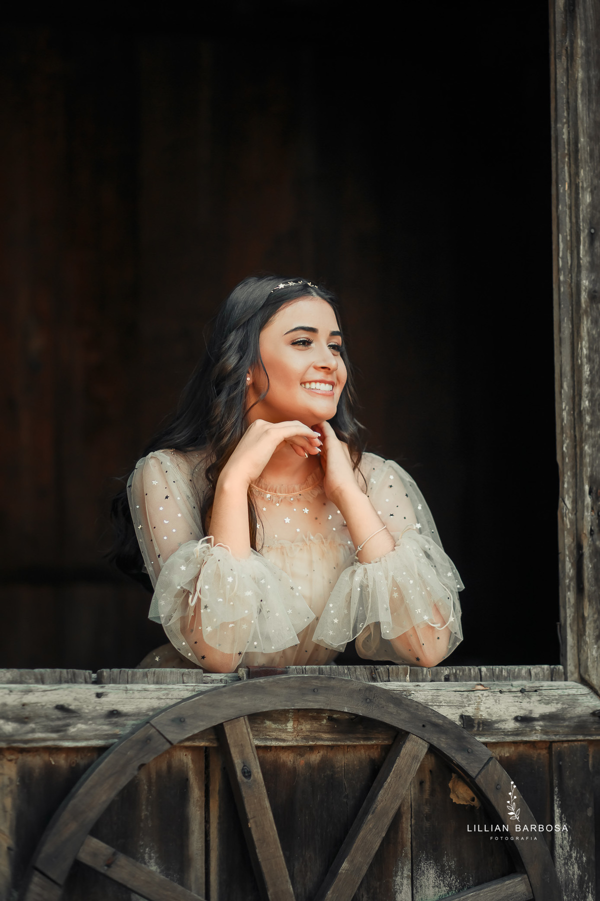 ensaio-de-15-anos-castelo-britanico-castelo-em-cocal-do-sul-castelo-em-santa-catarina-vestido-bege-fotógrafa-de-santa-catarina-fotógrafos-de-santa-catarina-fotógrafa-de-lauro-muller-fotógrafos-de-lauro-muller-fotógrafa-de-15-anos