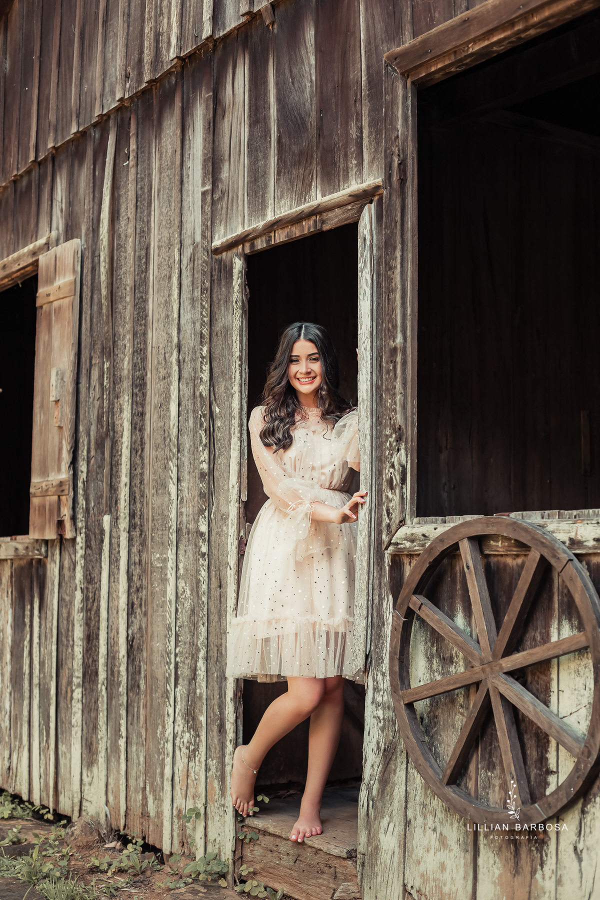 ensaio-de-15-anos-castelo-britanico-castelo-em-cocal-do-sul-castelo-em-santa-catarina-vestido-bege-fotógrafa-de-santa-catarina-fotógrafos-de-santa-catarina-fotógrafa-de-lauro-muller-fotógrafos-de-lauro-muller-fotógrafa-de-15-anos