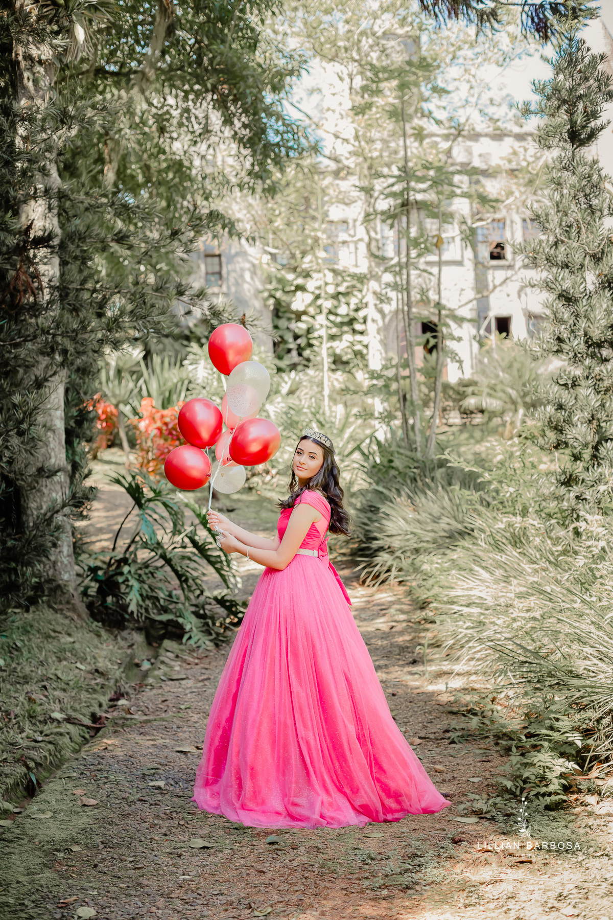 ensaio-de-15-anos-castelo-britanico-castelo-em-cocal-do-sul-castelo-em-santa-catarina-vestido-rosa-balões-fotógrafa-de-santa-catarina-fotógrafos-de-santa-catarina-fotógrafa-de-lauro-muller-fotógrafos-de-lauro-muller-fotógrafa-de-15-anos