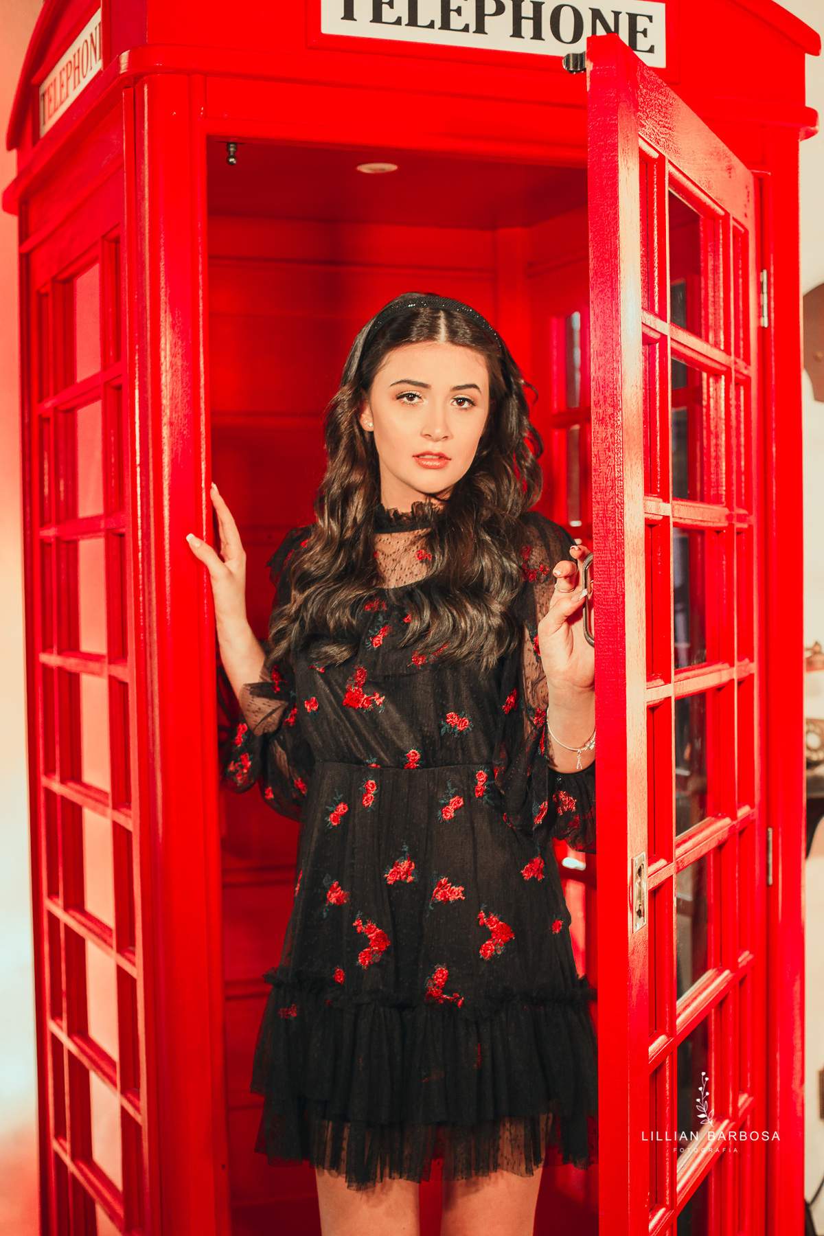 ensaio-de-15-anos-castelo-britanico-castelo-em-cocal-do-sul-castelo-em-santa-catarina-vestido-preto-estampado-fotógrafa-de-santa-catarina-fotógrafos-de-santa-catarina-fotógrafa-de-lauro-muller-fotógrafos-de-lauro-muller-fotógrafa-de-15-anos