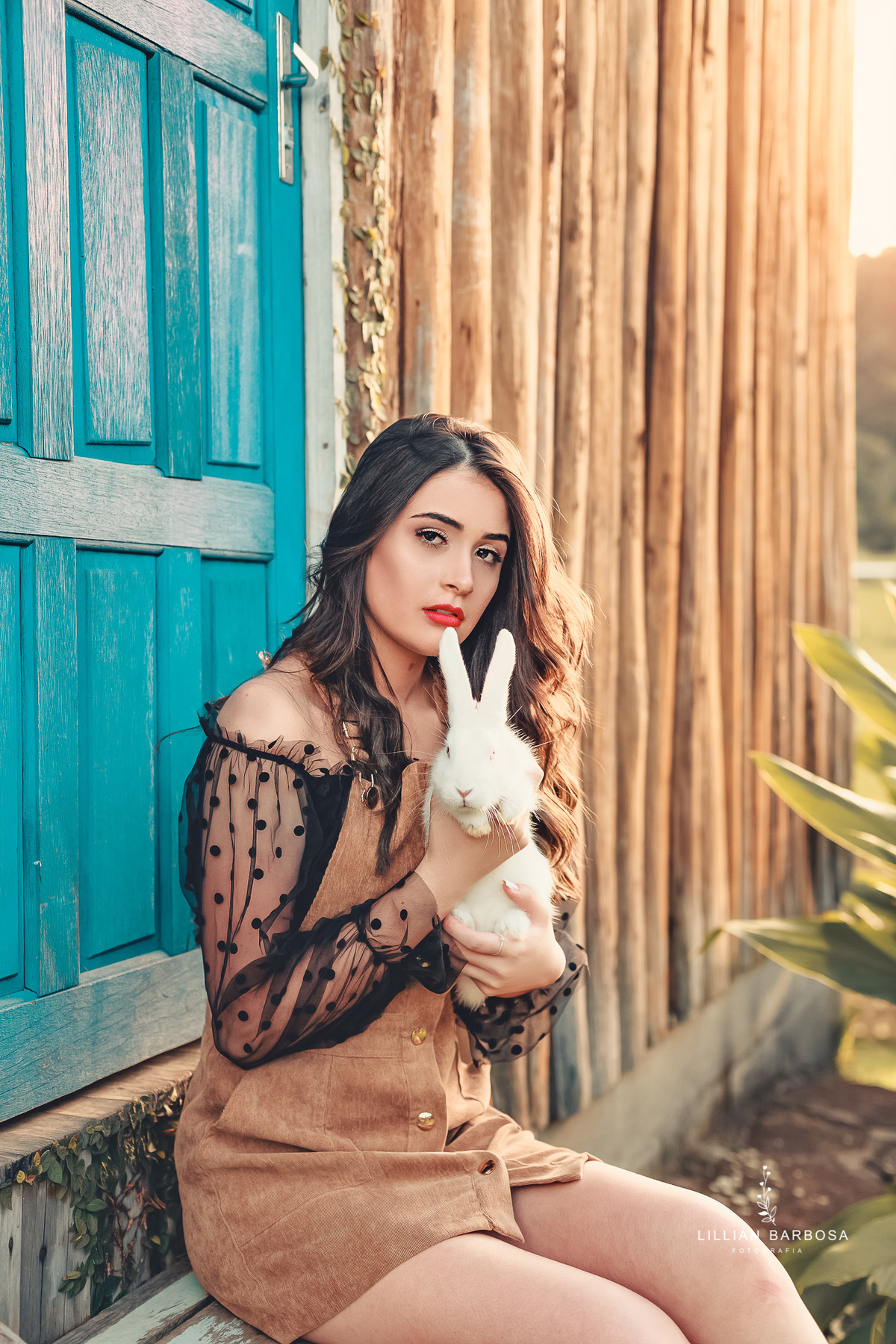 ensaio-de-15-anos-castelo-britanico-castelo-em-cocal-do-sul-castelo-em-santa-catarina-macacão-bege-cropped-preto-coelho-fotógrafa-de-santa-catarina-fotógrafos-de-santa-catarina-fotógrafa-de-lauro-muller-fotógrafos-de-lauro-muller-fotógrafa-de-15-anos