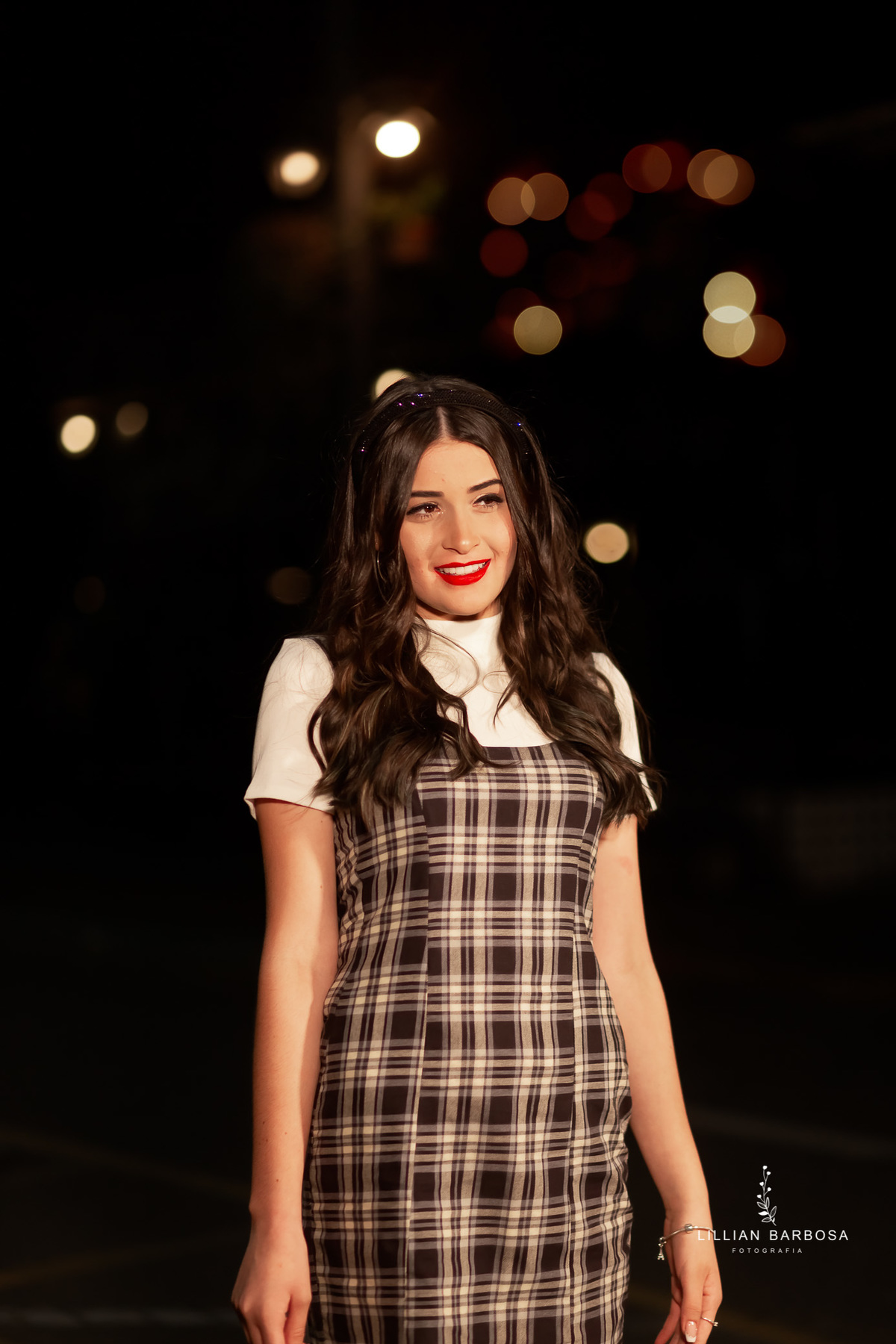 ensaio-de-15-anos-castelo-britanico-castelo-em-cocal-do-sul-castelo-em-santa-catarina-camiseta-branca-vestido-marrom-xadrez-fotógrafa-de-santa-catarina-fotógrafos-de-santa-catarina-fotógrafa-de-lauro-muller-fotógrafos-de-lauro-muller-fotógrafa-de-15-anos