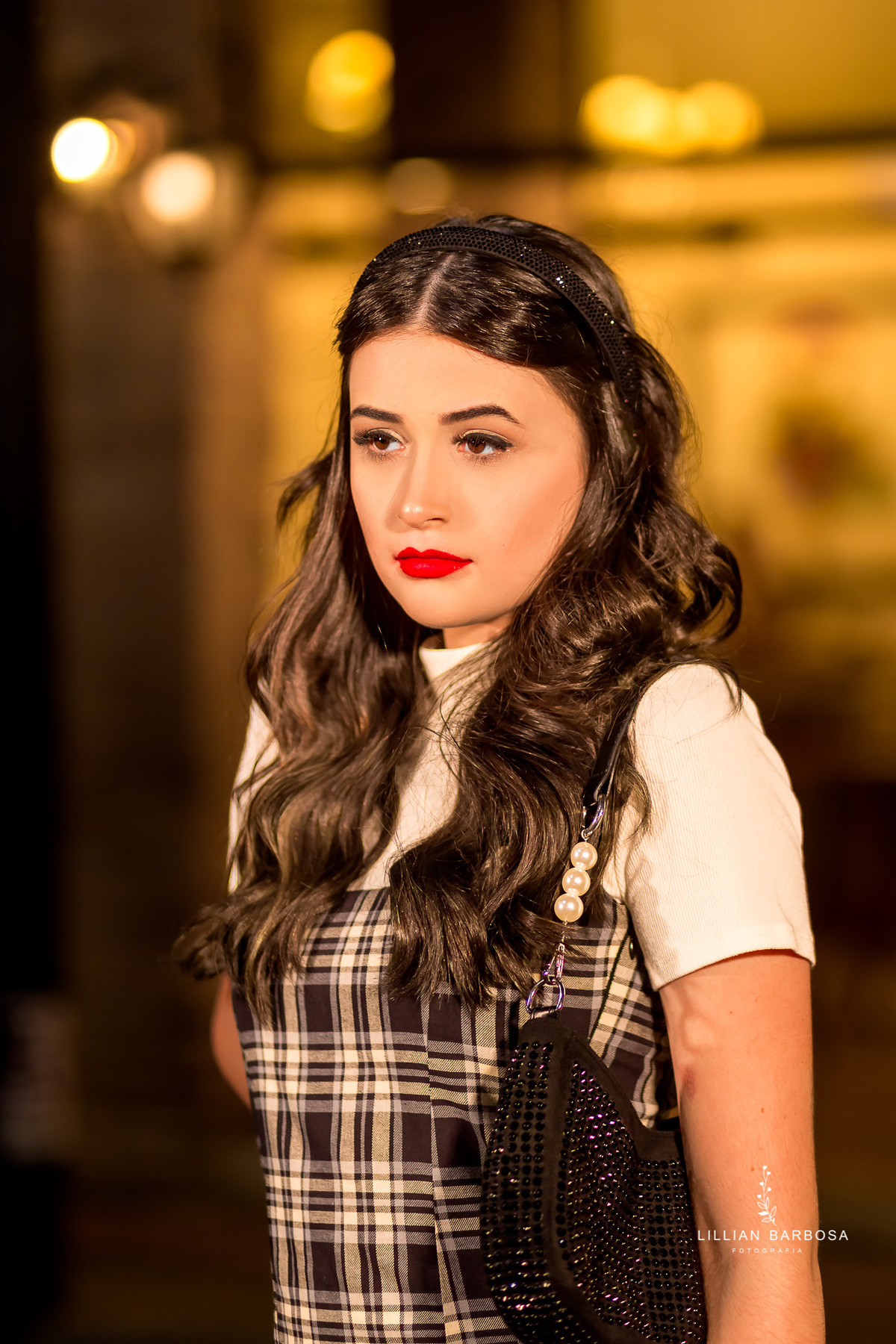 ensaio-de-15-anos-castelo-britanico-castelo-em-cocal-do-sul-castelo-em-santa-catarina-camiseta-branca-vestido-marrom-xadrez-fotógrafa-de-santa-catarina-fotógrafos-de-santa-catarina-fotógrafa-de-lauro-muller-fotógrafos-de-lauro-muller-fotógrafa-de-15-anos