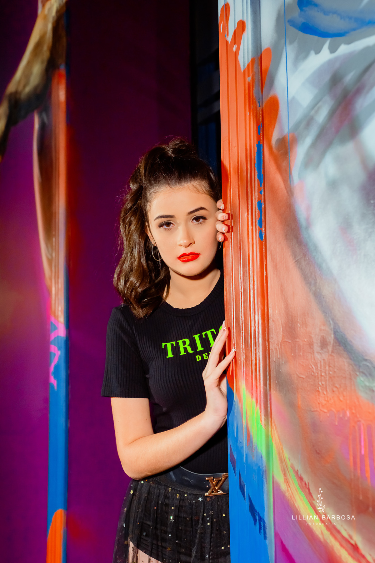 ensaio-de-15-anos-castelo-britanico-castelo-em-cocal-do-sul-castelo-em-santa-catarina-nova-veneza-camiseta-preta-fotógrafa-de-santa-catarina-fotógrafos-de-santa-catarina-fotógrafa-de-lauro-muller-fotógrafos-de-lauro-muller-fotógrafa-de-15-anos