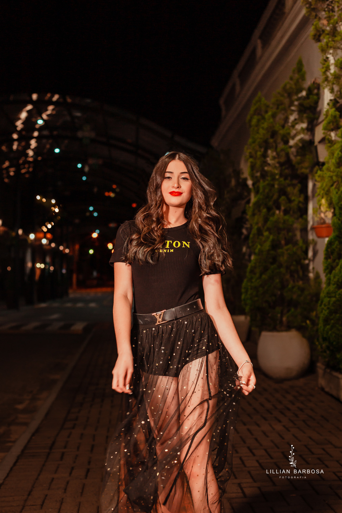 ensaio-de-15-anos-castelo-britanico-castelo-em-cocal-do-sul-castelo-em-santa-catarina-nova-veneza-camiseta-preta-fotógrafa-de-santa-catarina-fotógrafos-de-santa-catarina-fotógrafa-de-lauro-muller-fotógrafos-de-lauro-muller-fotógrafa-de-15-anos