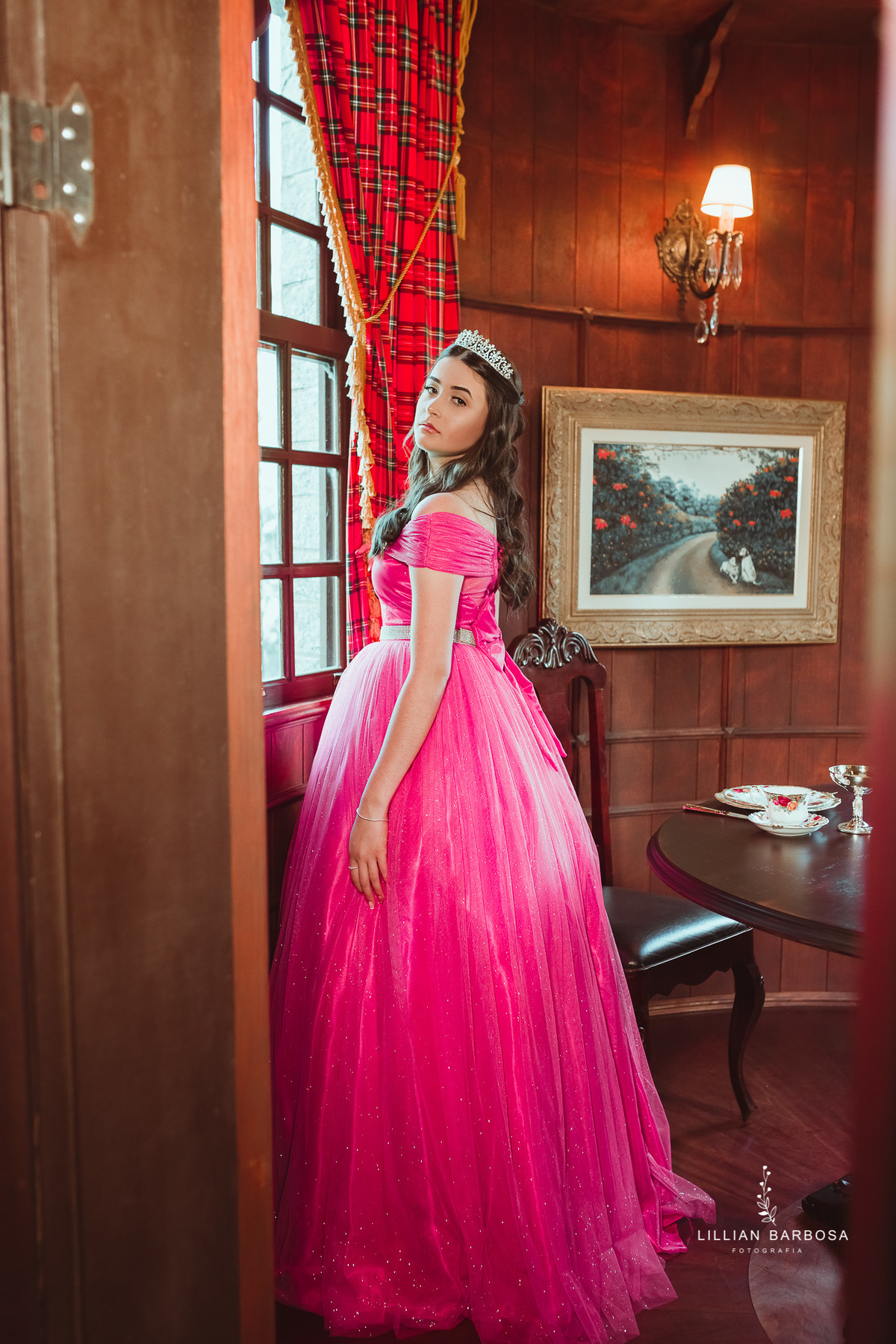 ensaio-de-15-anos-castelo-britanico-castelo-em-cocal-do-sul-castelo-em-santa-catarina-vestido-rosa-fotógrafa-de-santa-catarina-fotógrafos-de-santa-catarina-fotógrafa-de-lauro-muller-fotógrafos-de-lauro-muller-fotógrafa-de-15-anos