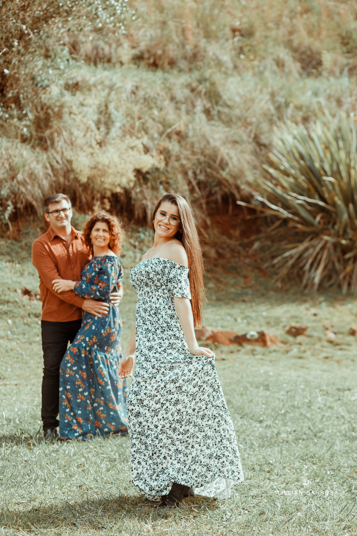 ensaio-de-15-anos-book-de-15-anos-pousada-luar-dos-canions-bom-jardim-da-serra-serra-do-rio-do-rastro-foto-em-família-vestido-florido-fotógrafos-de-santa-catarina-fotógrafos-de-lauro-muller-fotógrafa-de-15-anos