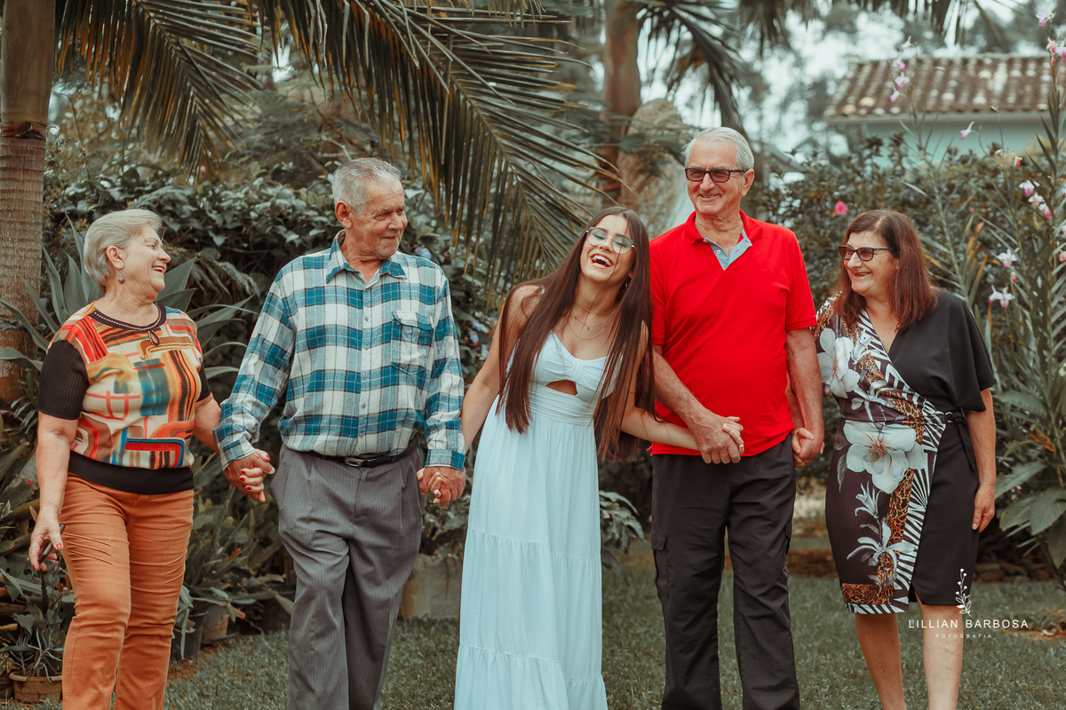 ensaio-de-15-anos-book-de-15-anos-pousada-luar-dos-canions-bom-jardim-da-serra-serra-do-rio-do-rastro-vestido-branco-foto-em-família-fotógrafos-de-santa-catarina-fotógrafos-de-lauro-muller-fotógrafa-de-15-anos