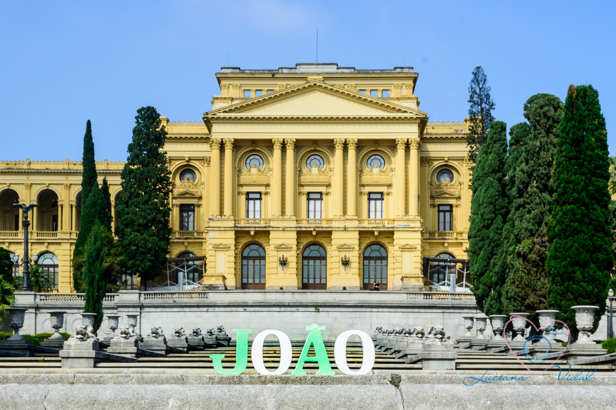 Ensaio gestante, Rebeca, gravidez, fotografia Luciana Vidal em São Paulo,  Uma linda imagem do museu do Ipiranga com o nome do bebê mais esperado do ano.