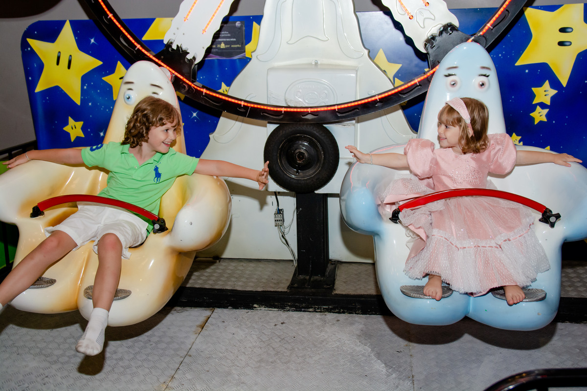 Decoração princesas disney fotos festa infantil  aniversário fotos de familia Buffet Planeta Kids Alphaville Luciana Vidal Fotografia 