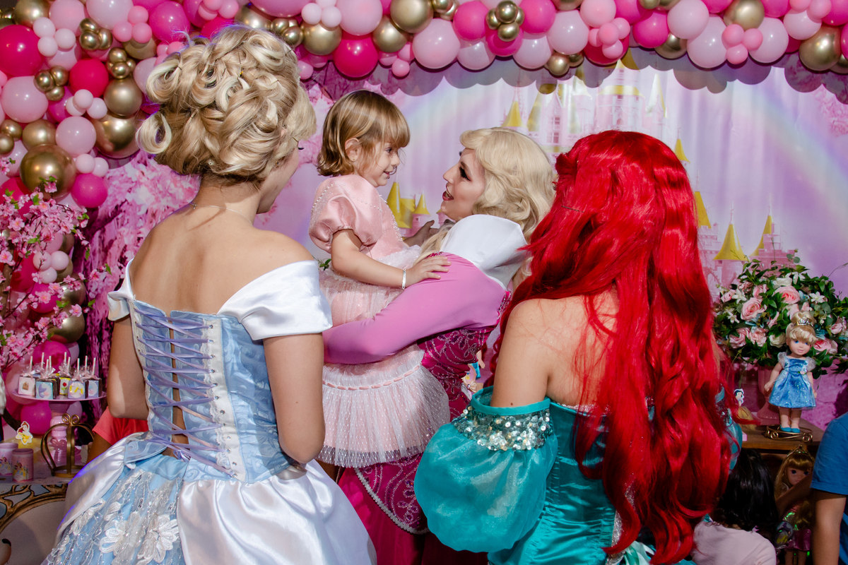 Decoração princesas disney fotos festa infantil  aniversário fotos de familia Buffet Planeta Kids Alphaville Luciana Vidal Fotografia 