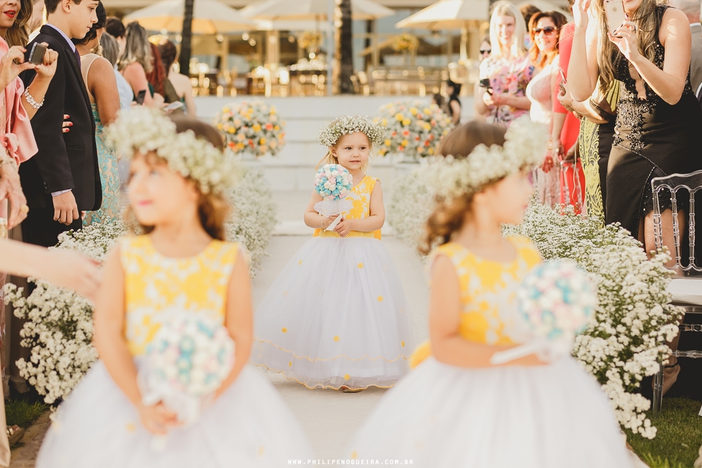 Entrada de damas de honra na cerimônia em fotografia profissional de casamento Brasília  Df  no salão de festas Porto Vitoria