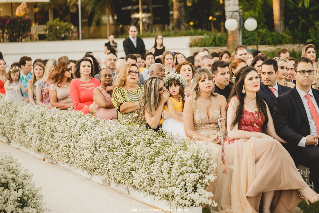 Votos de casamento em cerimonia ao ar livre na beira do lago Paranoa no salão Porto Vitoria em fotografia profissional fotos naturais de casamento Brasília Df