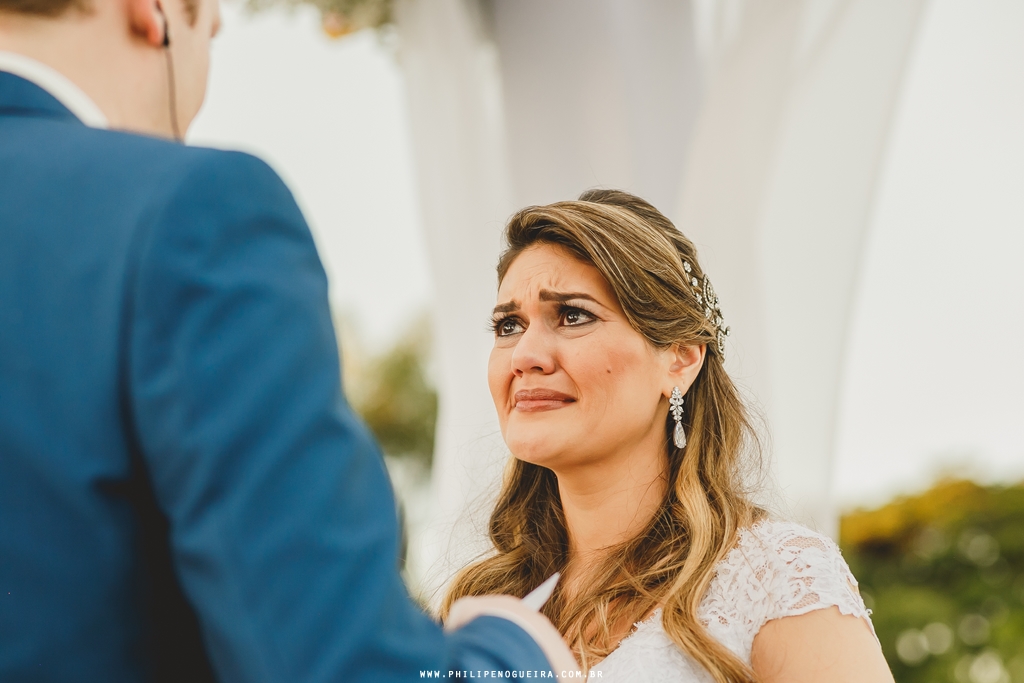 Votos de casamento em cerimonia ao ar livre na beira do lago Paranoa no salão Porto Vitoria em fotografia profissional de casamento Brasília Df