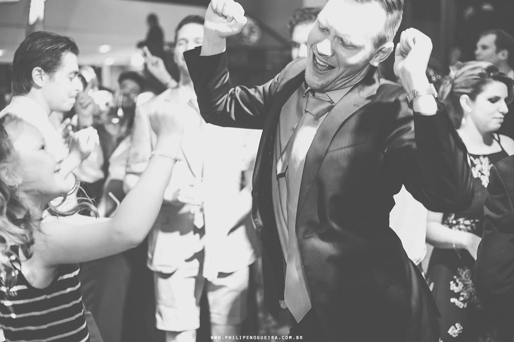 Pista de dança em festa de casamento com cerimonial Glaucia Magalhaes e dj Cadu Dornelles no salão Porto Vitoria em fotografia profissional Brasília Df