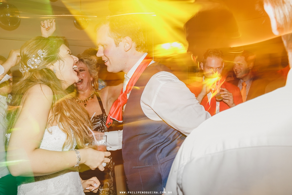 Pista de dança em festa de casamento com cerimonial Glaucia Magalhaes e dj Cadu Dornelles no salão Porto Vitoria em fotografia profissional Brasília Df