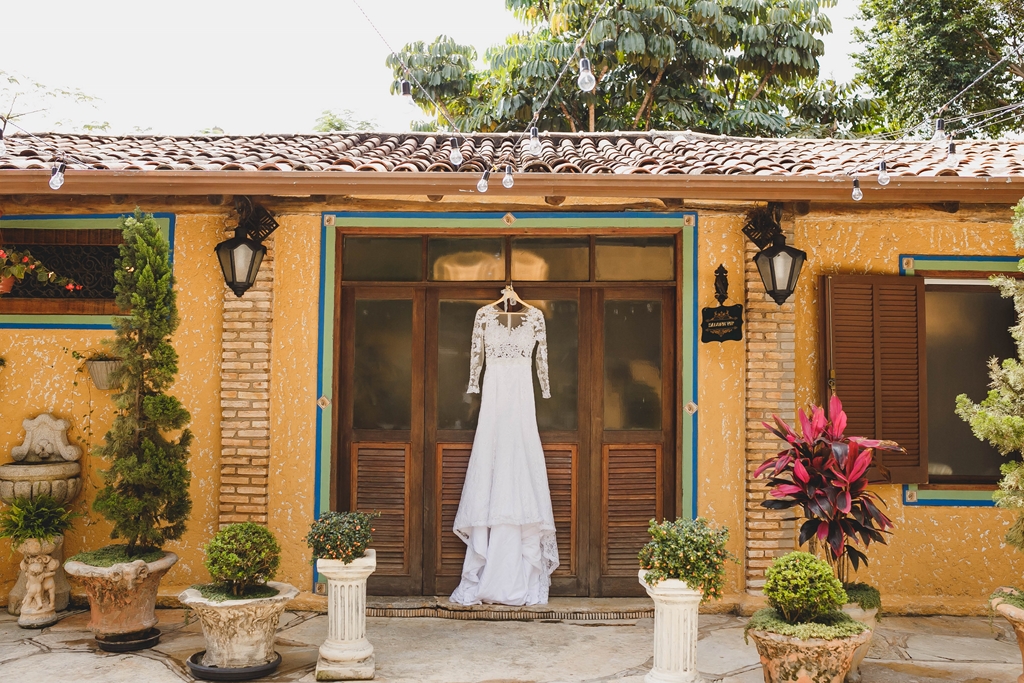 Vestido de noiva em making of Brasília - DF pelo fotógrafo de casamento Philipe Nogueira