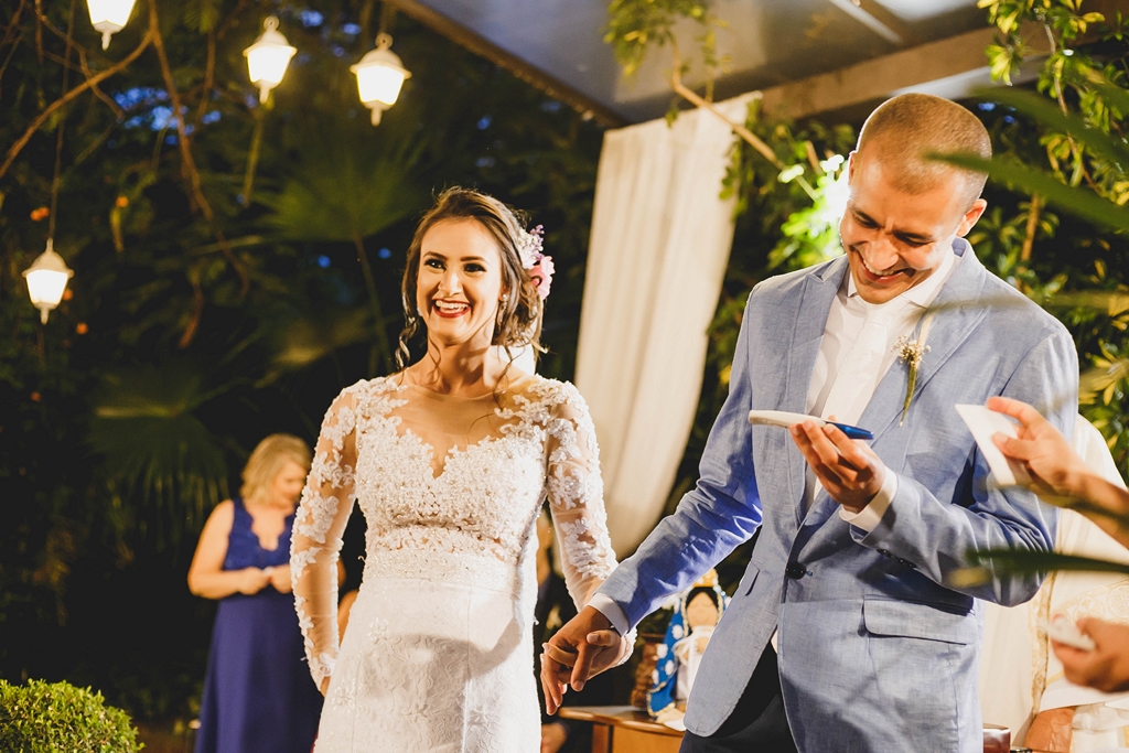Noivos nos Votos de casamento em fotografia profissional fotos jornalisticas de casamento Brasília Df