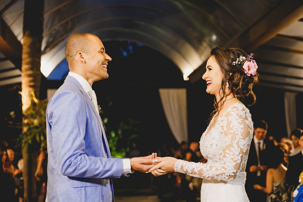 Troca das alianças em fotografia profissional de casamento no Spazio Villa Regia Brasília Df