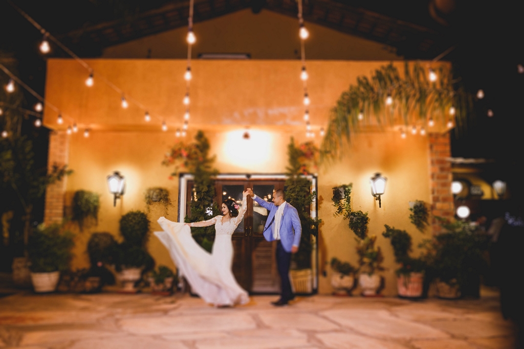 Casamento com varal de luzes no salão de festas Spazio Villa Regia em fotografia profissional Brasília Df