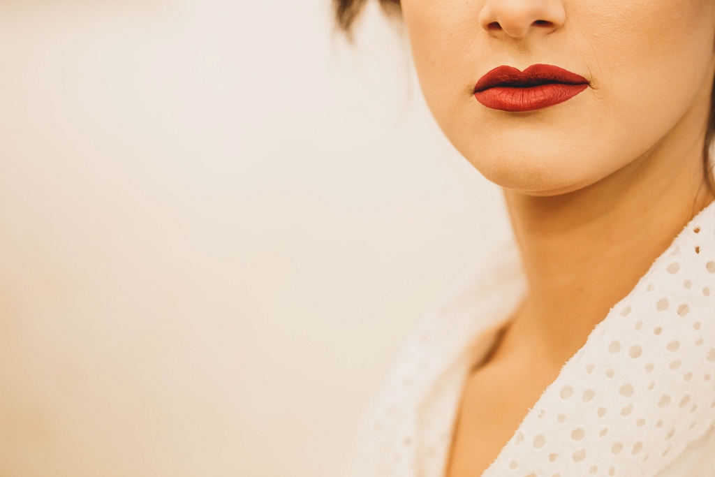 Noiva de batom vermelho making of em Brasília - DF pelo fotógrafo profissional de casamentos Philipe Nogueira