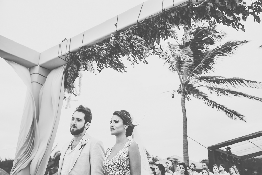 Destination Wedding cerimônia na praia no Zorah Beach Hotel Fortaleza CE em fotografia profissional de casamento fotógrafo Philipe Nogueira