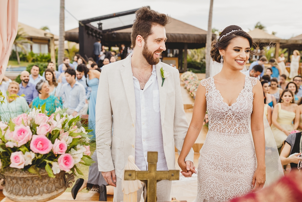 Destination Wedding cerimônia na praia no Zorah Beach Hotel Fortaleza CE em fotografia profissional de casamento fotógrafo Philipe Nogueira