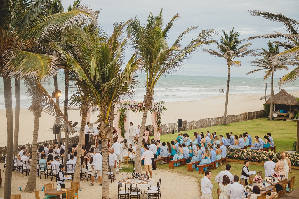 Destination Wedding cerimônia na praia no Zorah Beach Hotel Fortaleza CE em fotografia profissional de casamento fotógrafo Philipe Nogueira