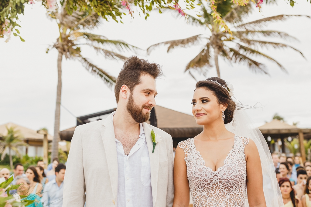Destination Wedding cerimônia na praia no Zorah Beach Hotel Fortaleza CE em fotografia profissional de casamento fotógrafo Philipe Nogueira