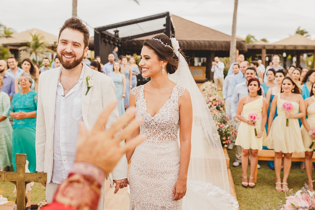 Destination Wedding cerimônia na praia no Zorah Beach Hotel Fortaleza CE em fotografia profissional de casamento fotógrafo Philipe Nogueira