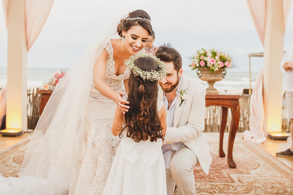 Destination Wedding cerimônia na praia no Zorah Beach Hotel Fortaleza CE em fotografia profissional de casamento fotógrafo Philipe Nogueira