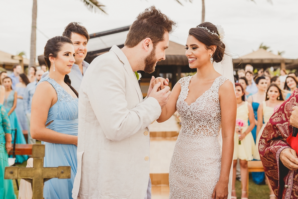 Destination Wedding cerimônia na praia no Zorah Beach Hotel Fortaleza CE em fotografia profissional de casamento fotógrafo Philipe Nogueira