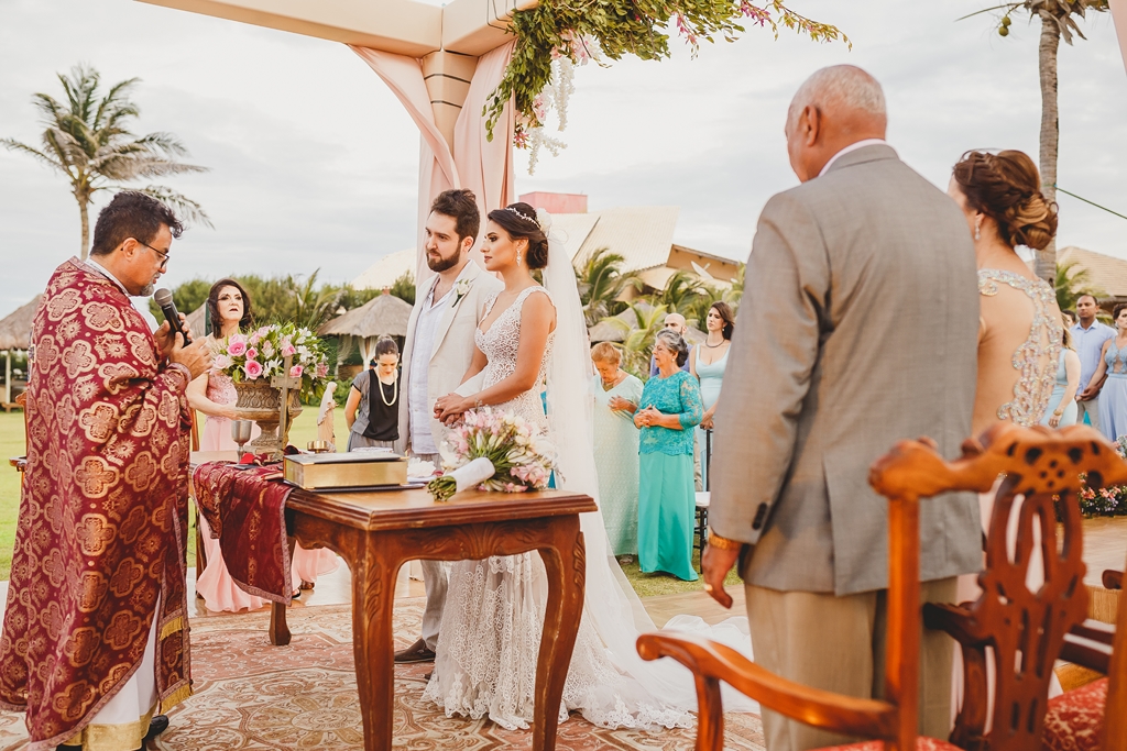 Destination Wedding cerimônia na praia no Zorah Beach Hotel Fortaleza CE em fotografia profissional de casamento fotógrafo Philipe Nogueira