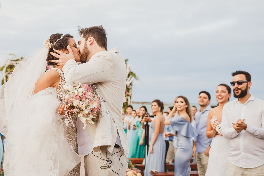 Destination Wedding cerimônia na praia no Zorah Beach Hotel Fortaleza CE em fotografia profissional de casamento fotógrafo Philipe Nogueira